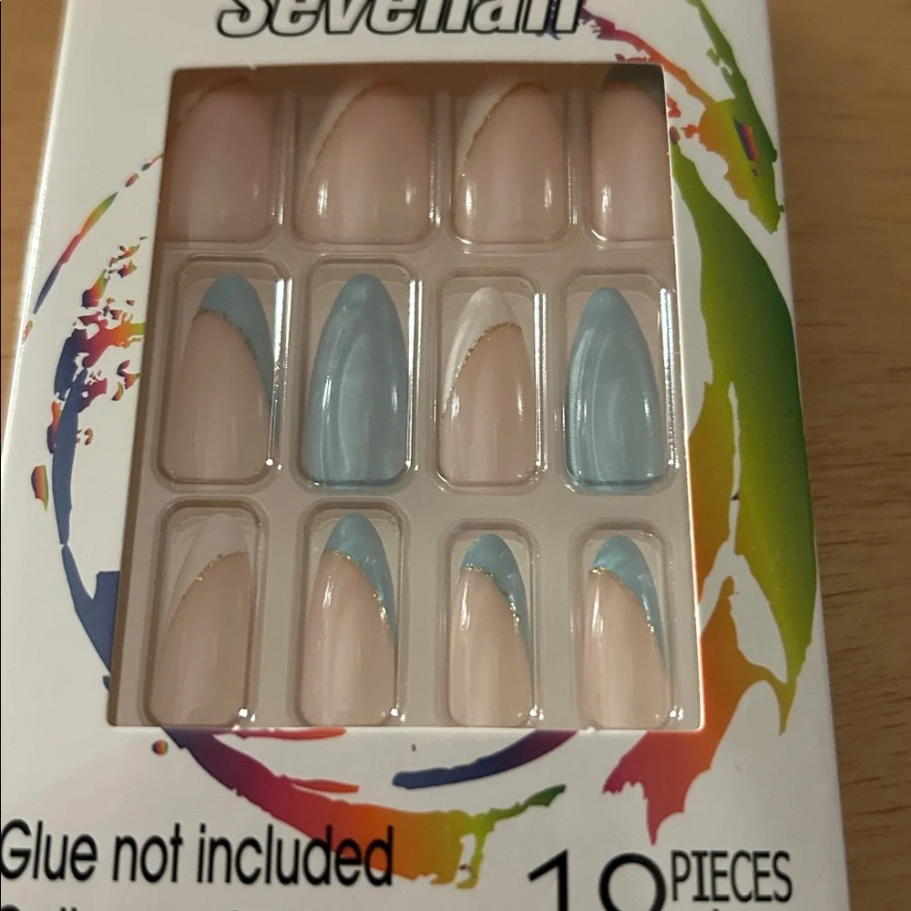 Free with Bundle New 12pc Press-On Nails Skin Tone Blue White Gold 🩷🩷